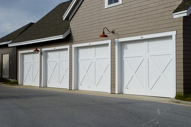 garage-door-2578744_640